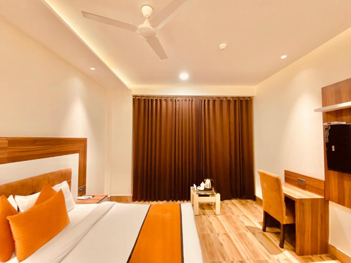 Hotel White And Restaurant 300 Mtr From Golden Temple Amritsar Luaran gambar