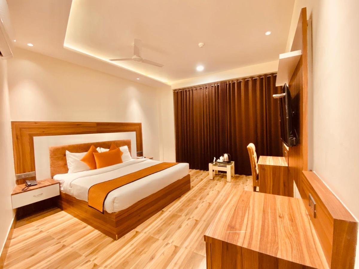 Hotel White And Restaurant 300 Mtr From Golden Temple Amritsar Luaran gambar
