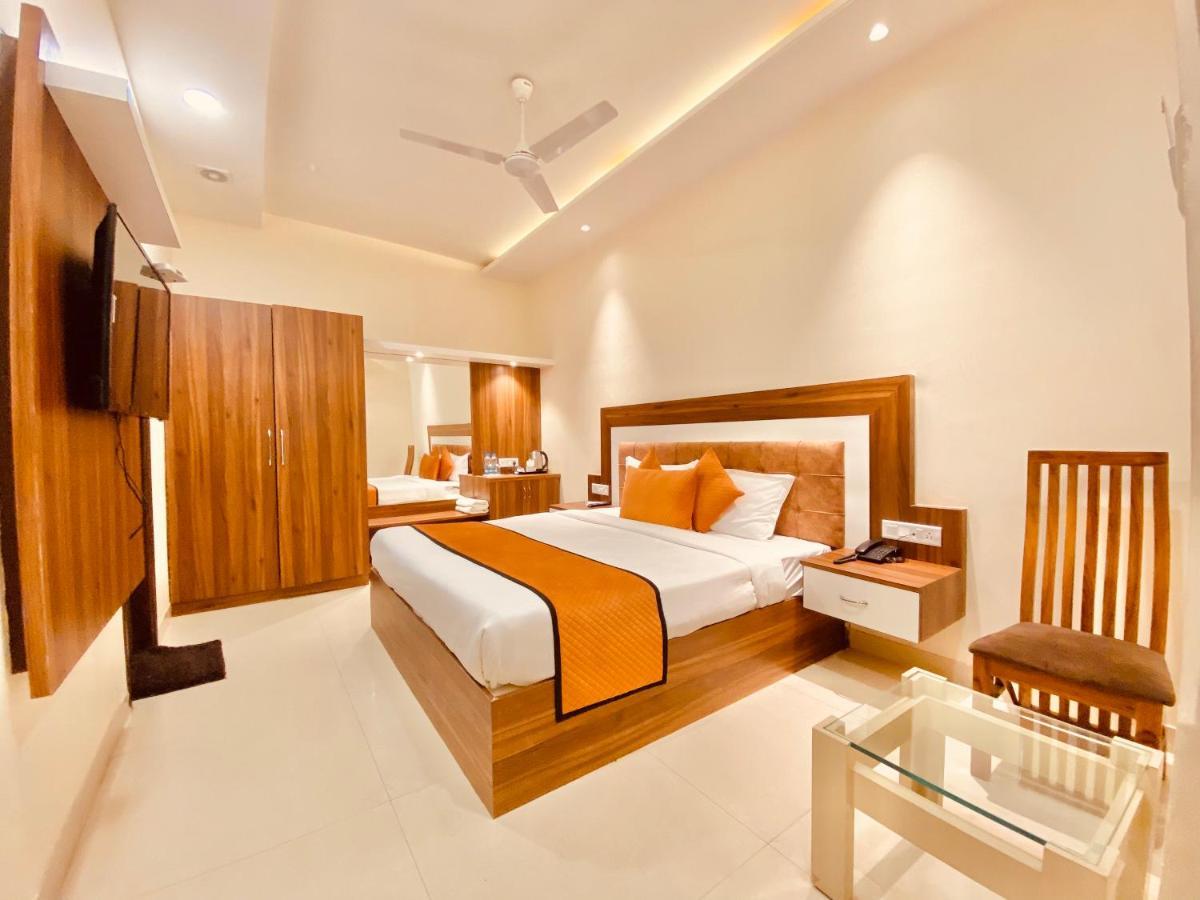 Hotel White And Restaurant 300 Mtr From Golden Temple Amritsar Luaran gambar