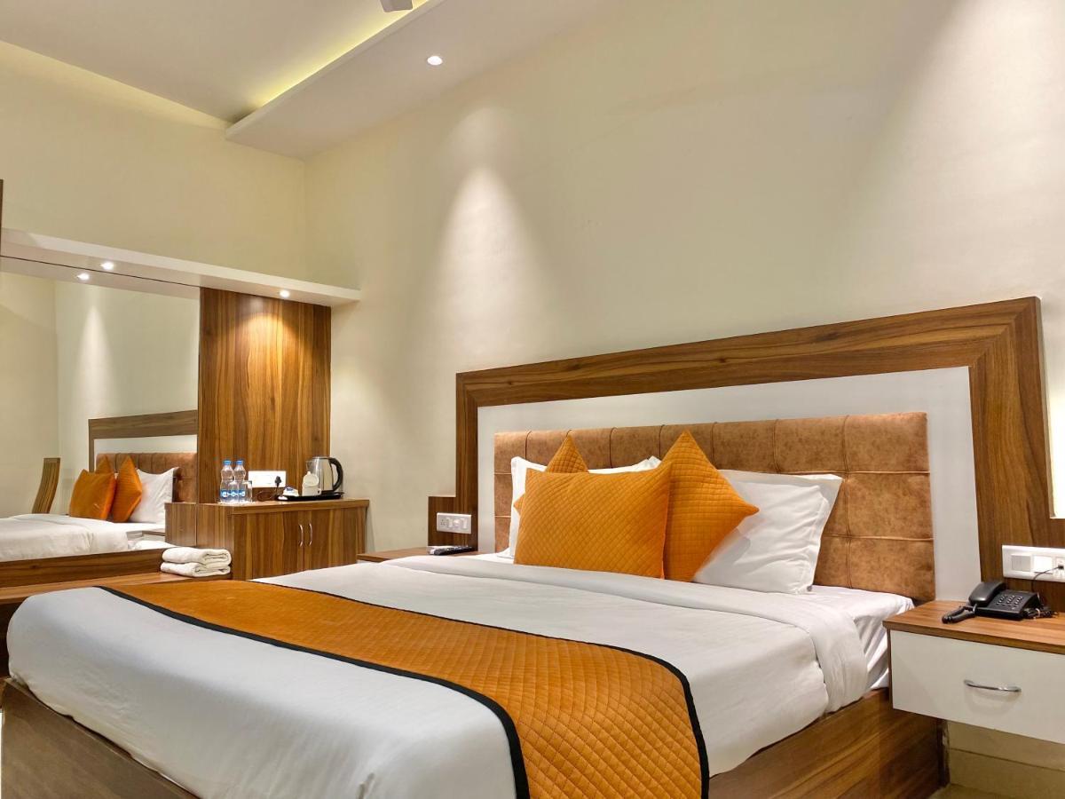 Hotel White And Restaurant 300 Mtr From Golden Temple Amritsar Luaran gambar