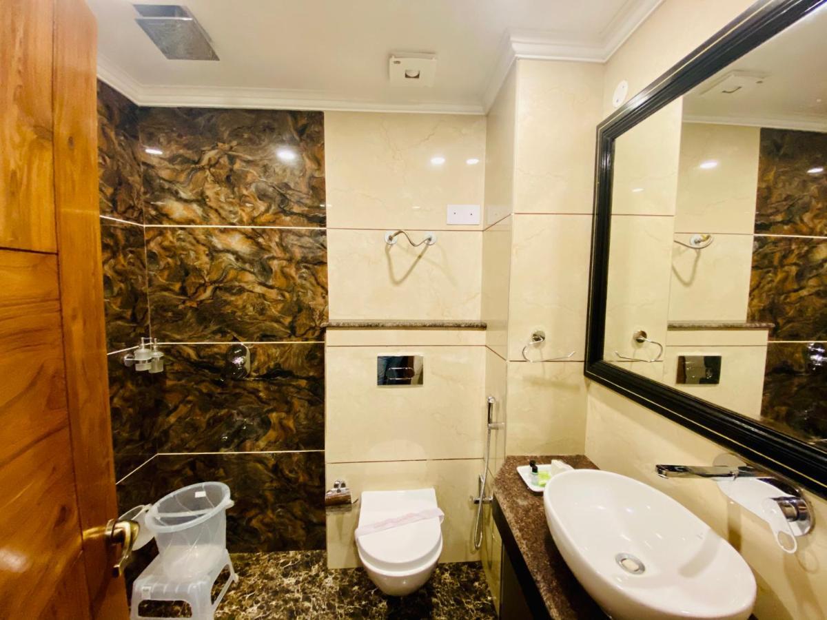 Hotel White And Restaurant 300 Mtr From Golden Temple Amritsar Luaran gambar