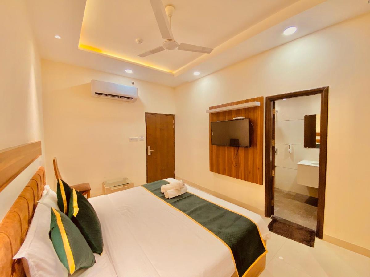 Hotel White And Restaurant 300 Mtr From Golden Temple Amritsar Luaran gambar