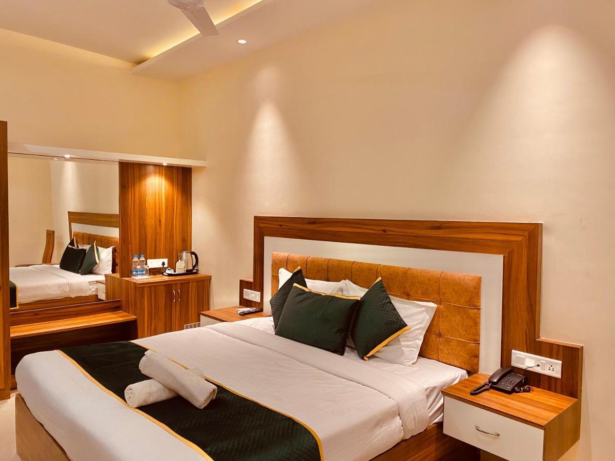 Hotel White And Restaurant 300 Mtr From Golden Temple Amritsar Luaran gambar