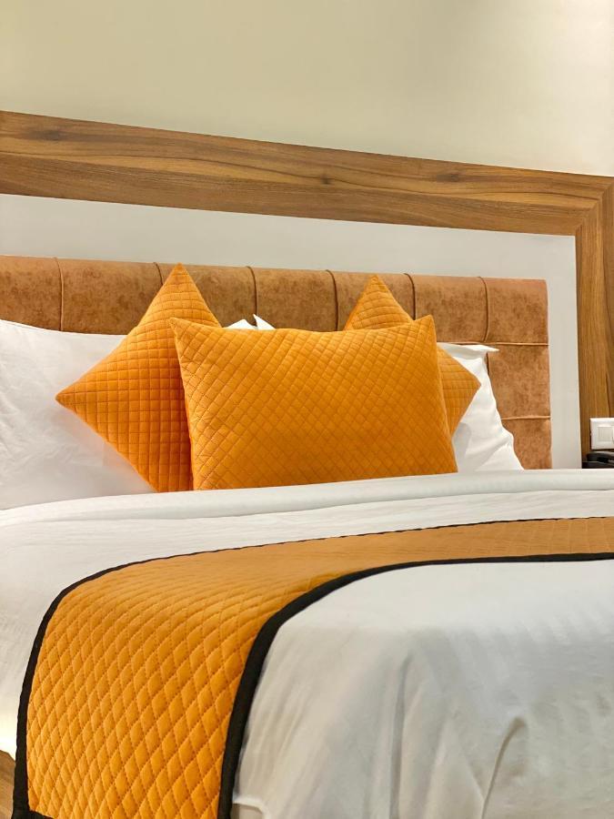Hotel White And Restaurant 300 Mtr From Golden Temple Amritsar Luaran gambar