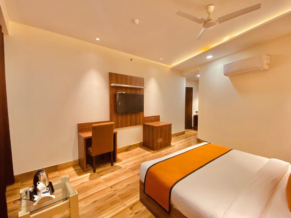 Hotel White And Restaurant 300 Mtr From Golden Temple Amritsar Luaran gambar