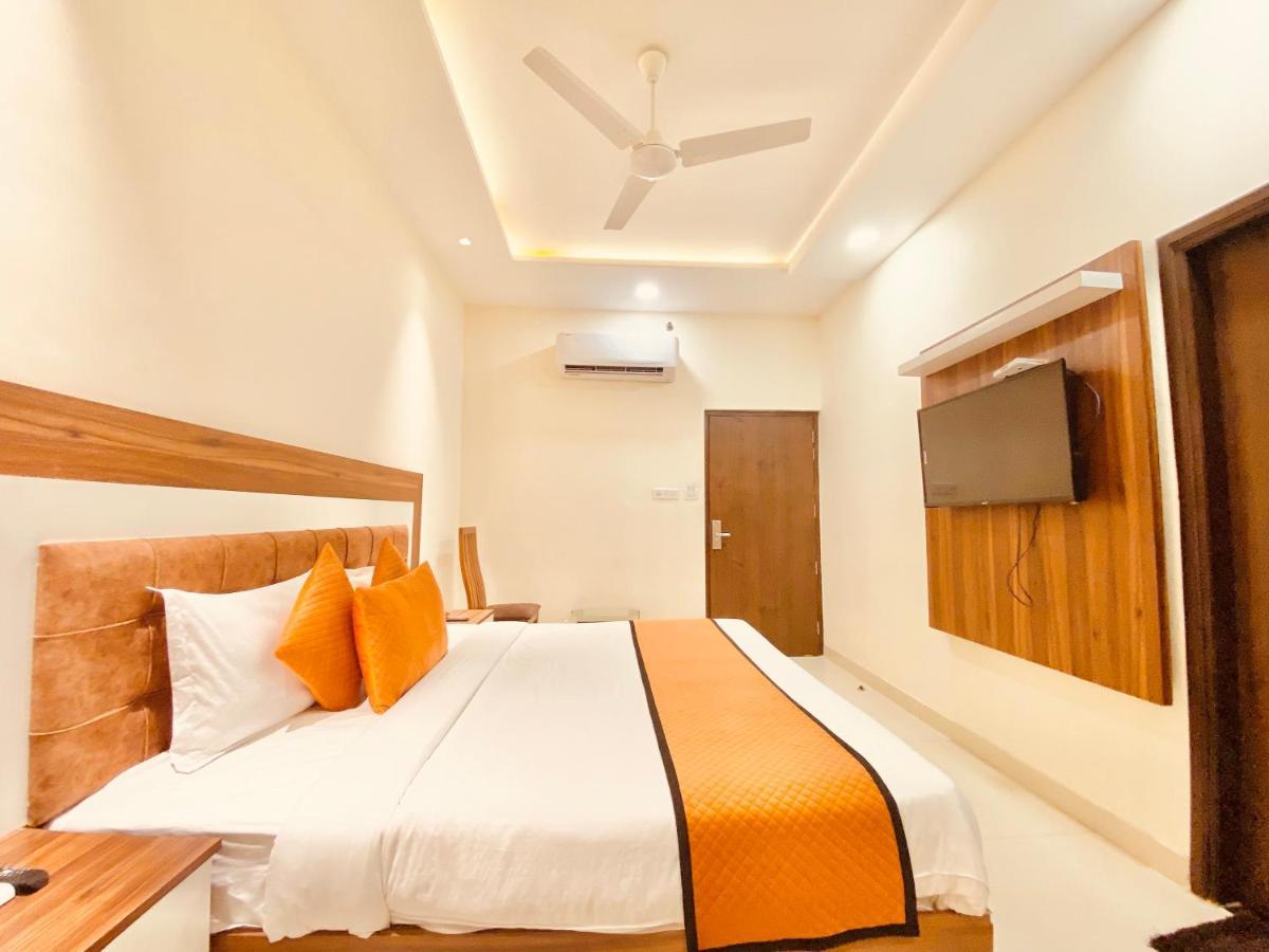 Hotel White And Restaurant 300 Mtr From Golden Temple Amritsar Luaran gambar