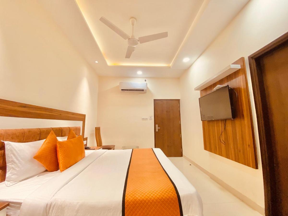 Hotel White And Restaurant 300 Mtr From Golden Temple Amritsar Luaran gambar