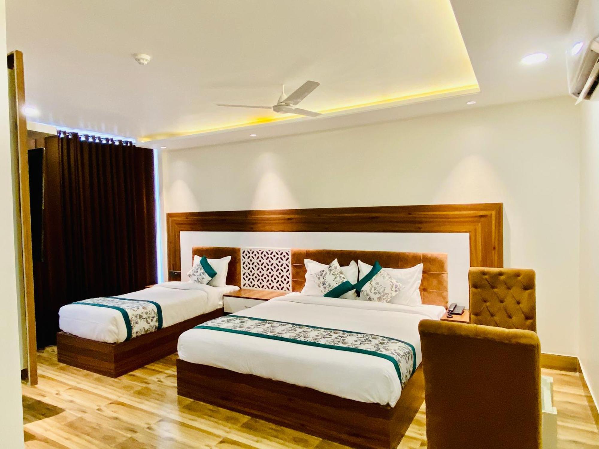 Hotel White And Restaurant 300 Mtr From Golden Temple Amritsar Luaran gambar
