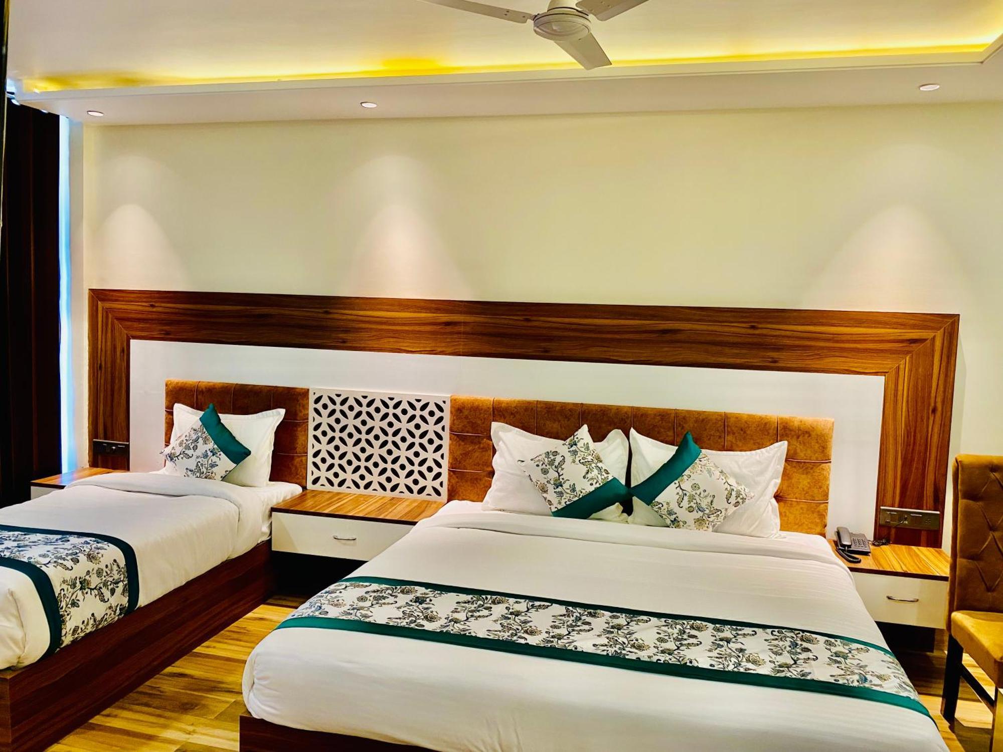 Hotel White And Restaurant 300 Mtr From Golden Temple Amritsar Luaran gambar
