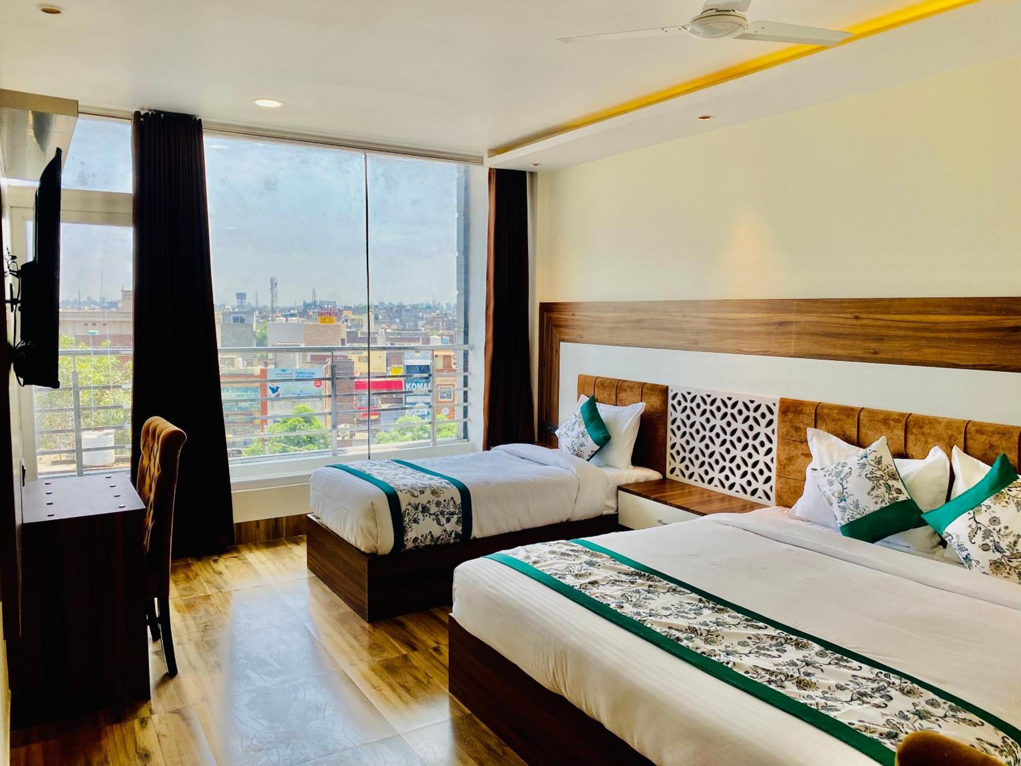 Hotel White And Restaurant 300 Mtr From Golden Temple Amritsar Luaran gambar